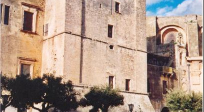 Tricase - piazza Giuseppe Pisanelli - Uno scorcio della Turris Magna